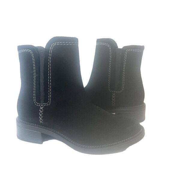 Clarks collection Black Suede Ankle Bootie Womens 6.5M Low Heel Casual Zip Boots - Picture 1 of 11